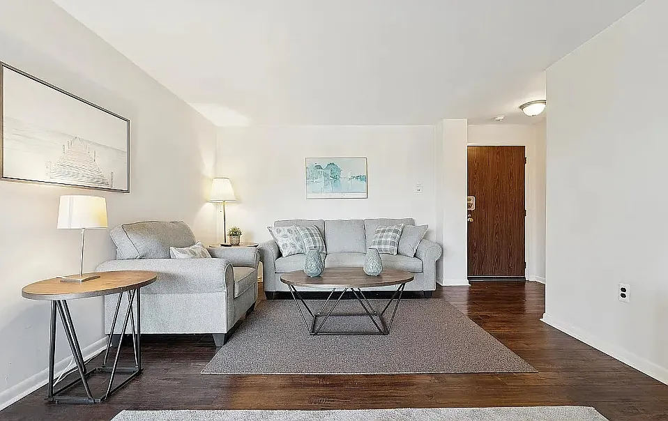 2 bed, 920 sqft, $1,700 — Photo 3