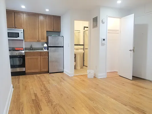 Rented by New York Dwellings LLC | media 22