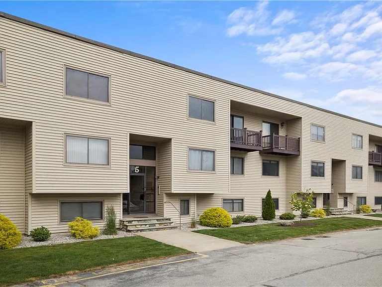 196 Old River Rd #5-F — Photo 2