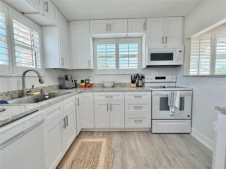 144 Coral Ave — Photo 15
