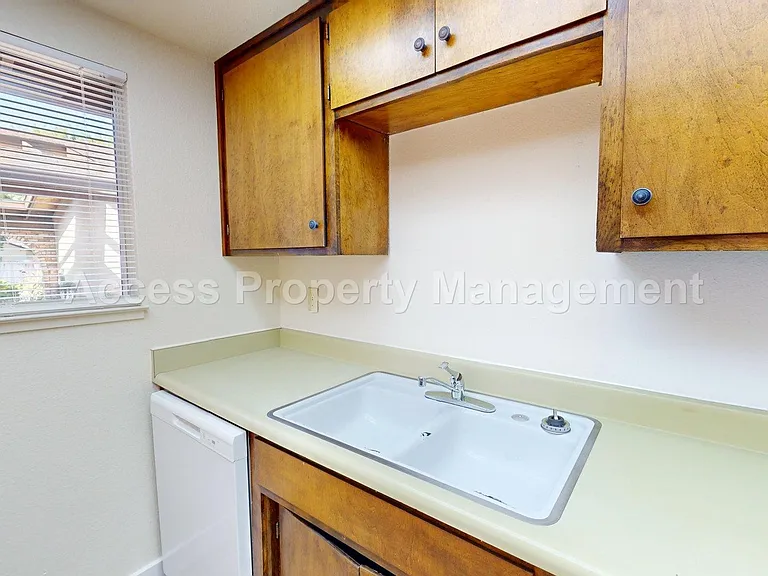 1516 Floyd Ave — Photo 12