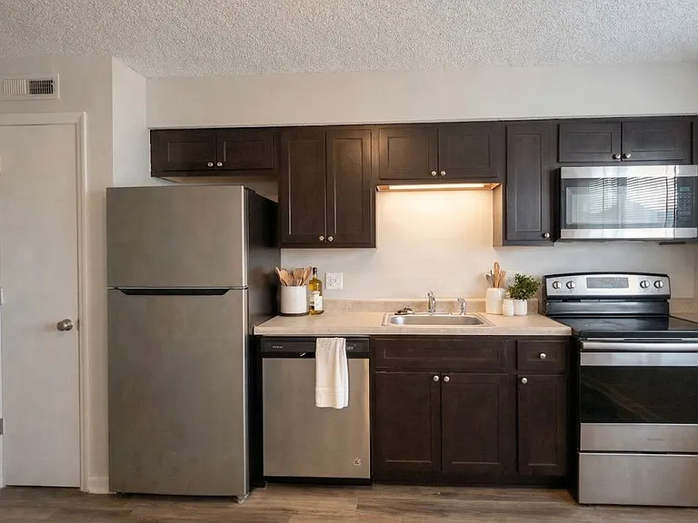 5625 S Grand Blvd #2D — Photo 8