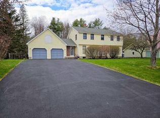 10 Constitution Ave, Hampden, ME 04444