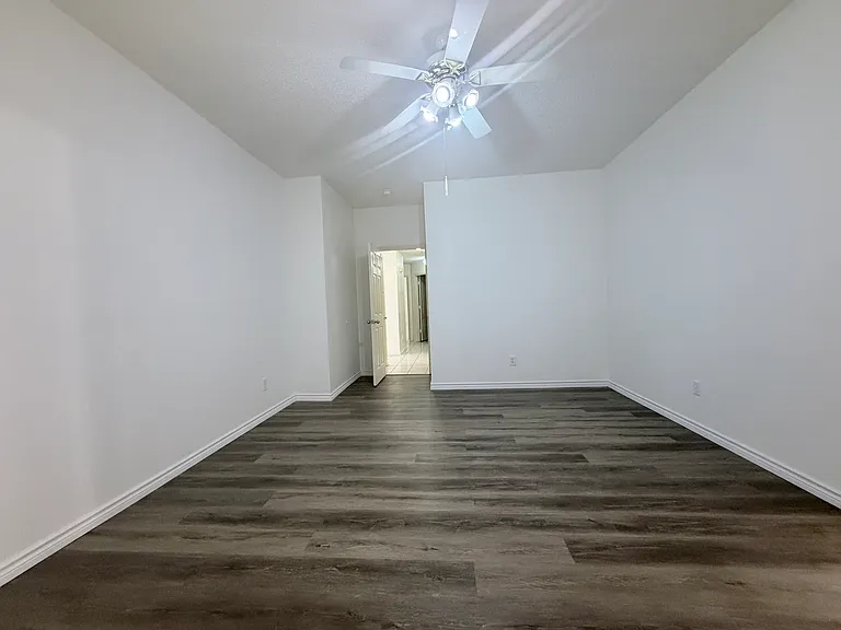 2207 Hickory Wood Trl — Photo 28