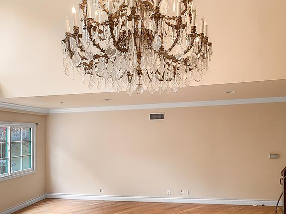 5th image of 805 N Bedford Dr #805A
