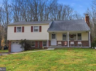 5 Glen Dr, Yardley, PA 19067