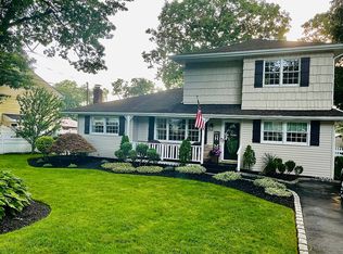 136 Edgewood Ave, Ronkonkoma, NY 11779