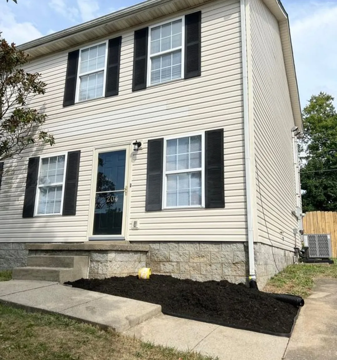 3 bed, 2.5 bath, 1200 sqft, $1,500 — Photo 1