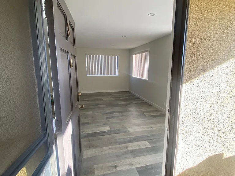 2310 Montrose Ave #3 — Photo 1