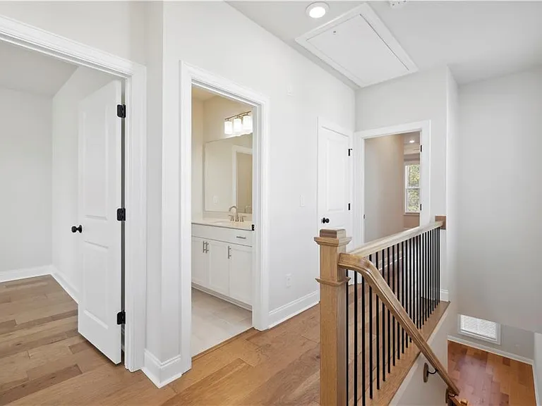 410 Townly Ct — Photo 14