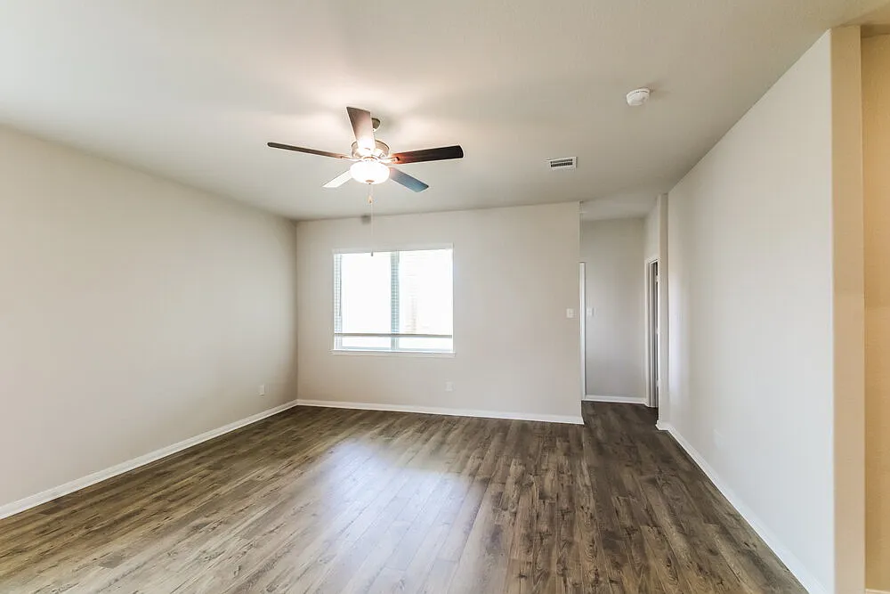 3 bed, 2.0 bath, 1620 sqft, $1,855 — Photo 4