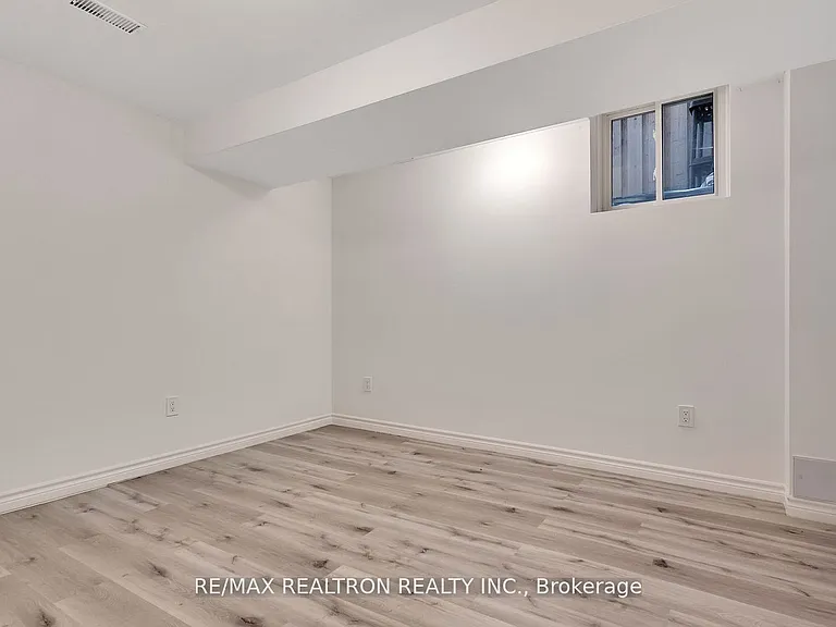 4 Oceanpearl Cres — Photo 7