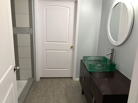 5th image of 2323 W Marshall Ave #B