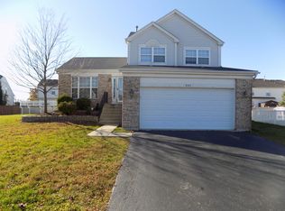 405 Primrose Ln, Bolingbrook, IL 60490