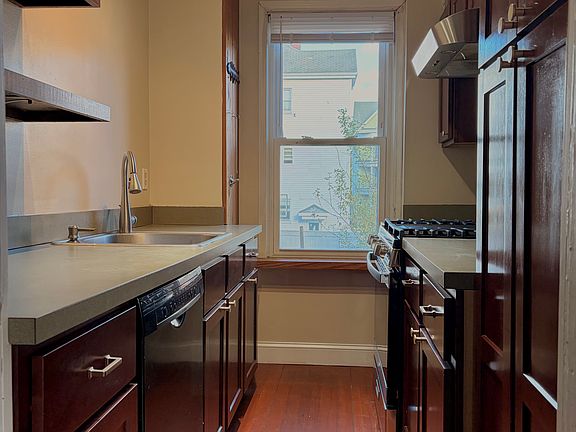 3rd image of 496 Bolton St #1