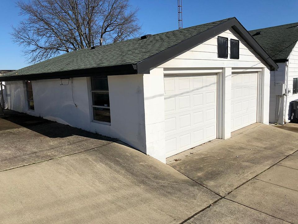 2nd image of 1015 Oak Hill Dr
