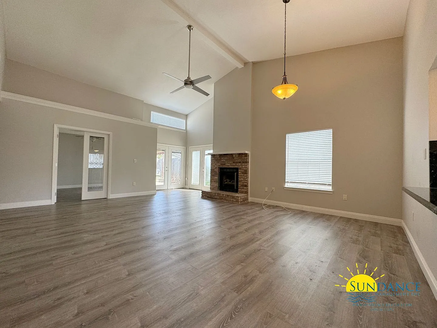 Stunning 3-Bedroom Home in a Tranquil Cul-de-Sac! — Photo 4