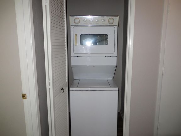 5th image of 229 Acacia Ave #B