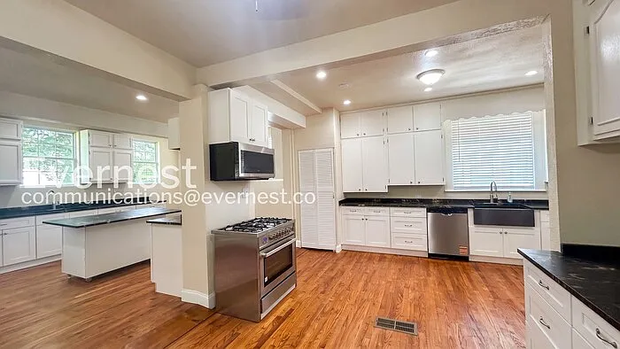 128 E Summit Ave — Photo 2