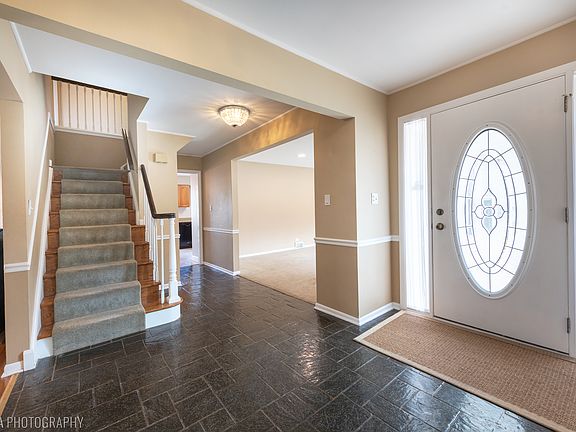 4th image of 1110 W Skylark Ct