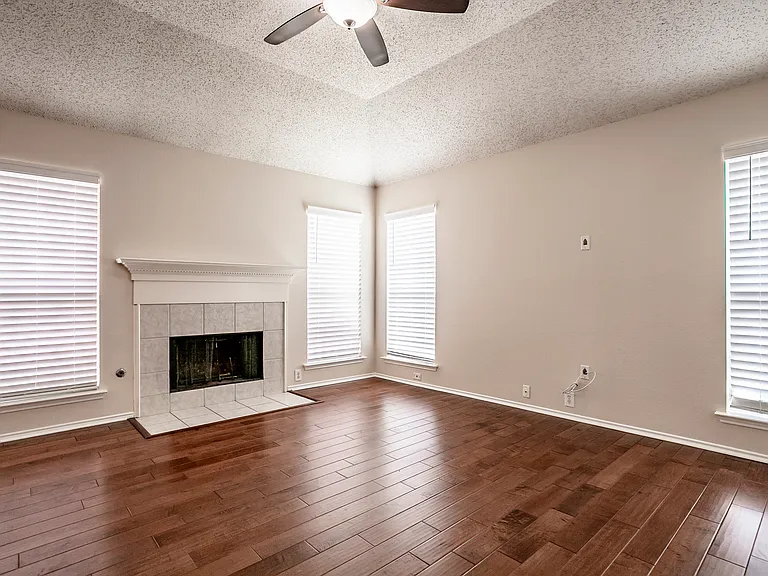 206 Meredith Ct — Photo 4