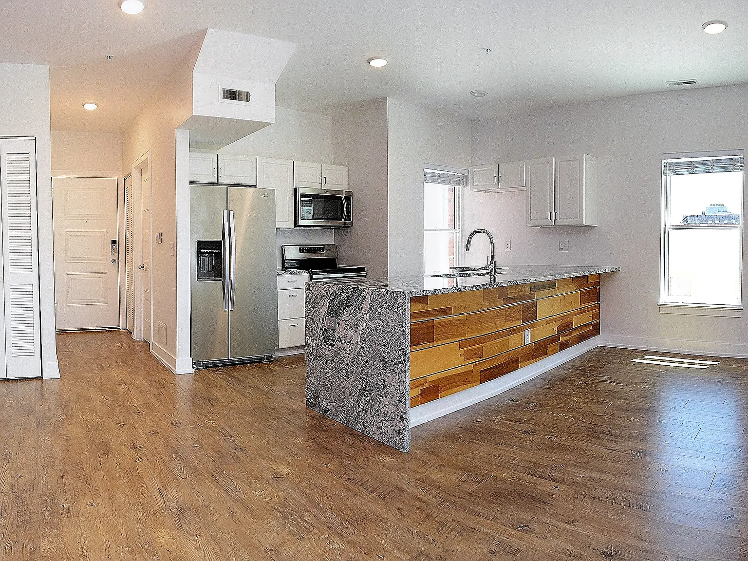 2 bed, 2.5 bath, 1200 sqft, $2,150 — Photo 2
