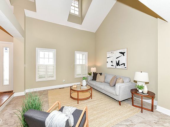 2nd image of 1018 Saratoga Cir
