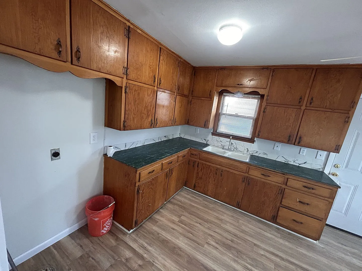 Large Fritch Home — Photo 1