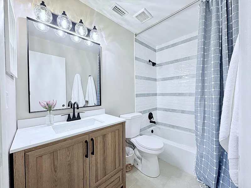 1 bed, 1.0 bath, 767 sqft, $1,950 — Photo 3