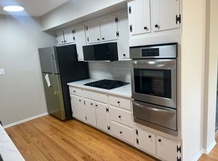 21W675 Huntington Rd, Glen Ellyn, IL 60137