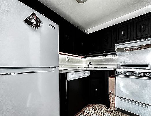 4th image of 690 Greenwich St APT 3A
