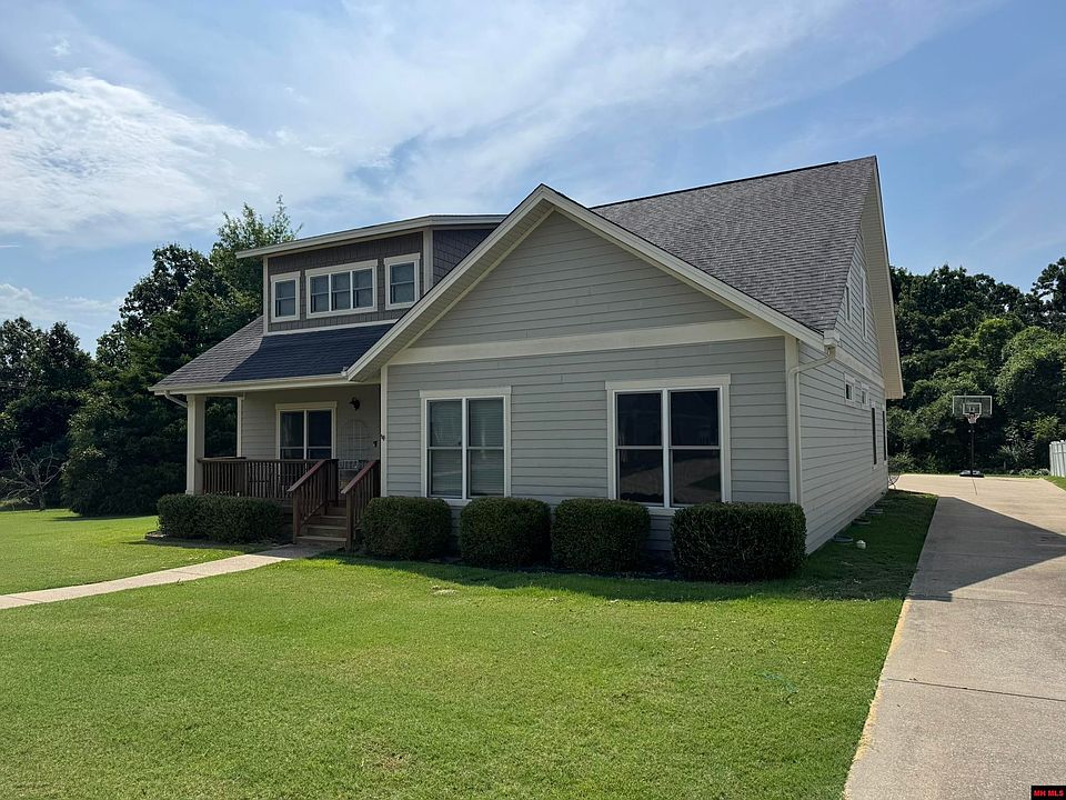 1st image of 3034 Spring Mill Dr