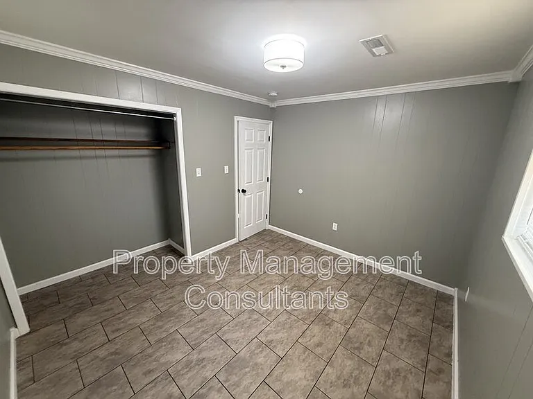 2800 E 10th Ave — Photo 13