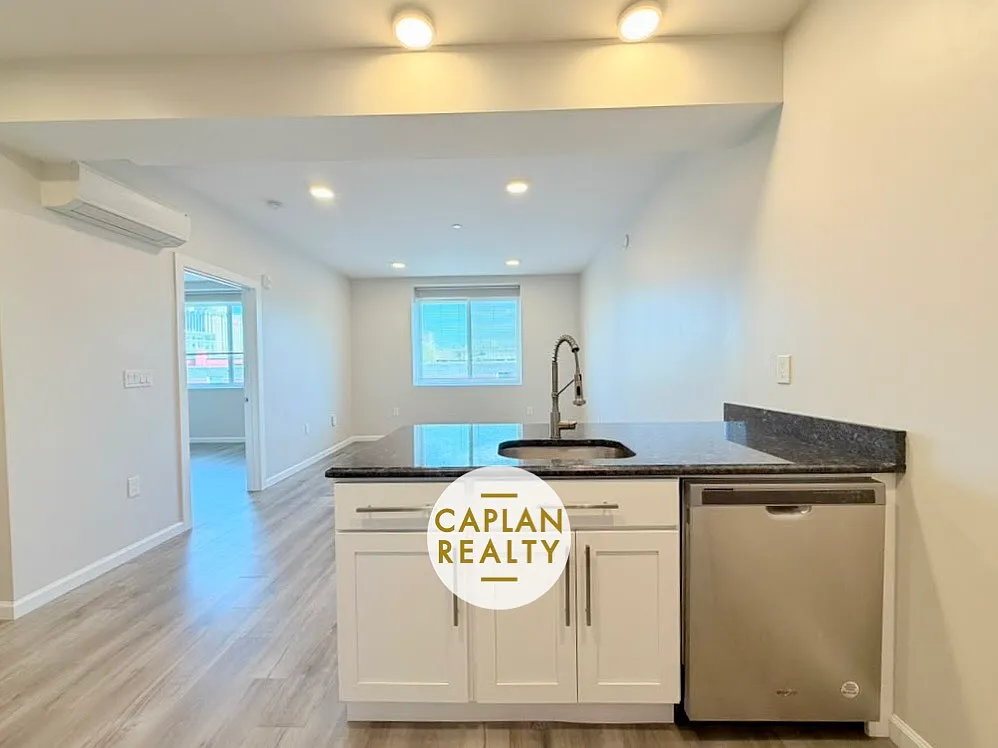 1 bed, 550 sqft, $2,095 — Photo 3
