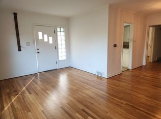 944 42nd St, Des Moines, IA 50312