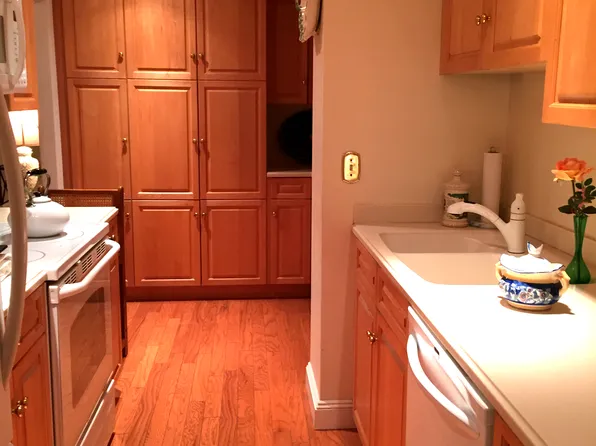 521 Piermont Ave APT 404A, River Vale, NJ 07675