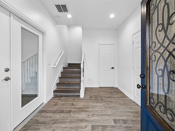 2nd image of 2032 Spenwick Dr