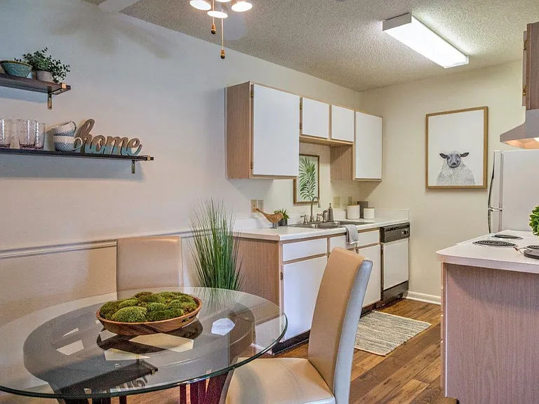 Morganton Place Apartment Homes — Photo 4