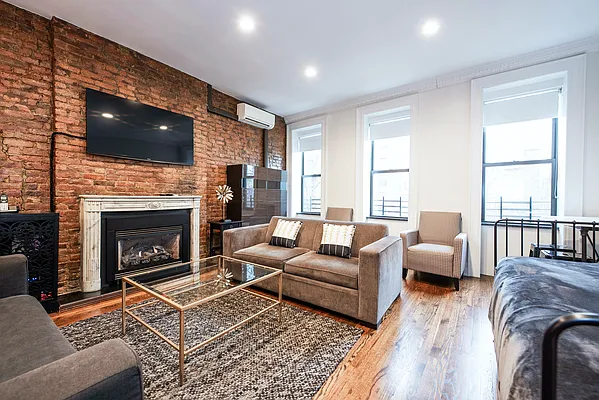 Rented by R New York | media 3
