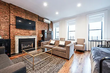 Rented by R New York