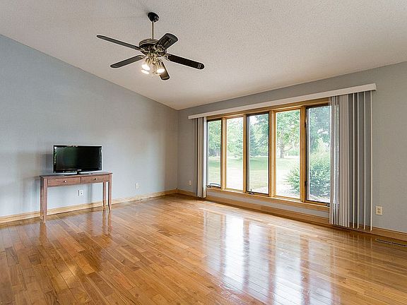 5th image of 55 Bunker Hill Dr