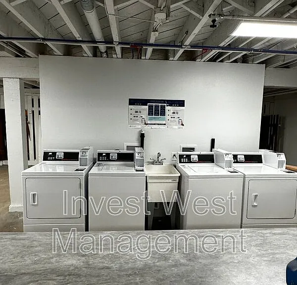 615 NE 6th Ave #10 — Photo 9