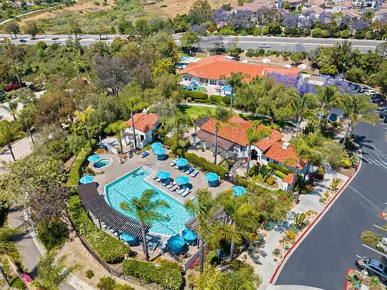 Aerial view of community pool & jacuzzi and clubhouse.