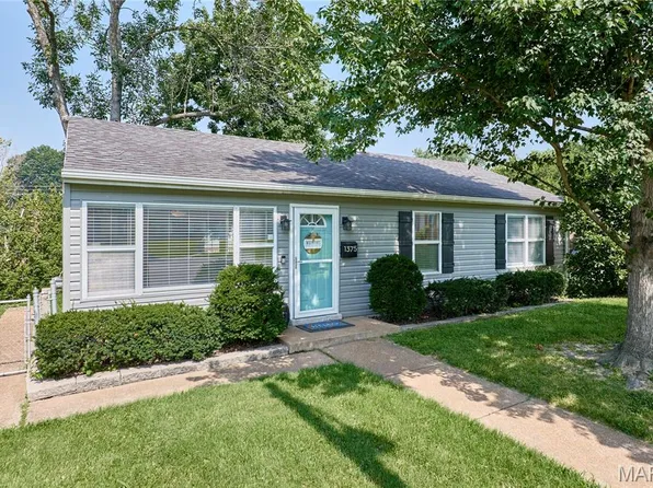 1375 Mobile Ct, Saint Louis, MO 63139