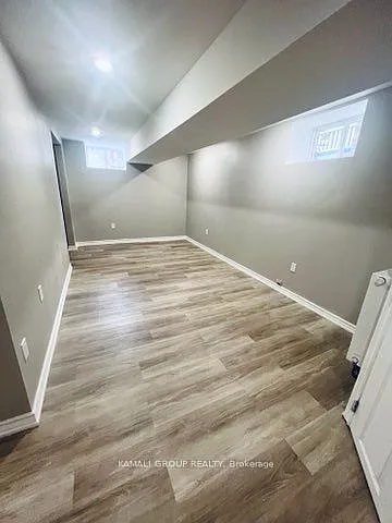 25 Spadina Ave #BASEMENT — Photo 3