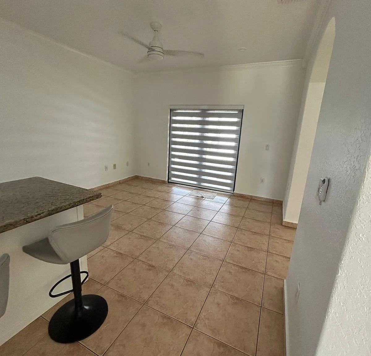 3 bed, 2.0 bath, 1523 sqft, $4,150 — Photo 4