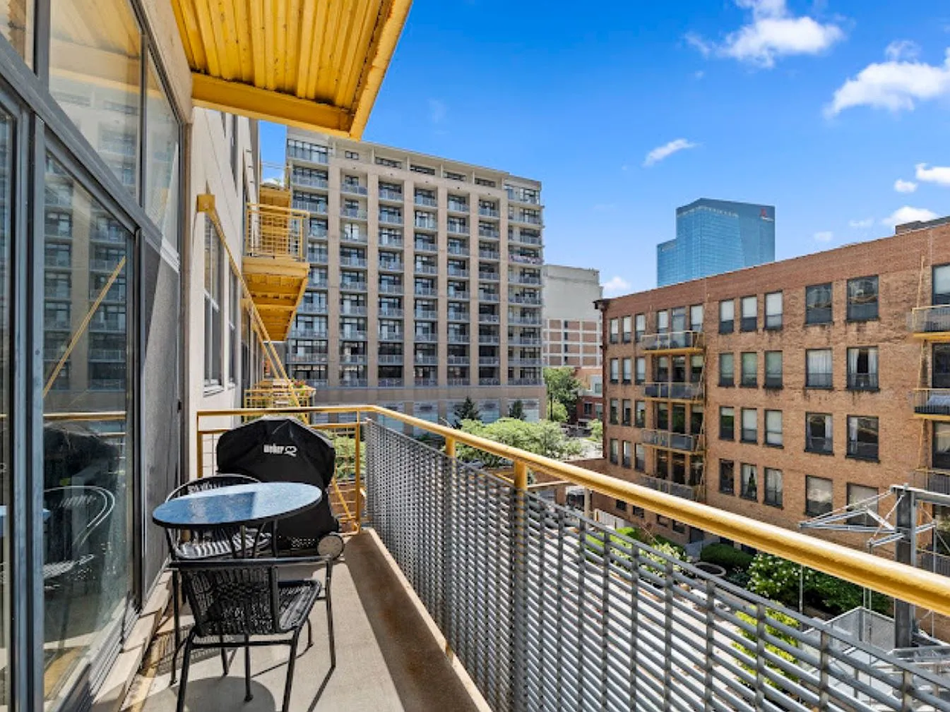 2 bed, 1050 sqft, $3,000 — Photo 4