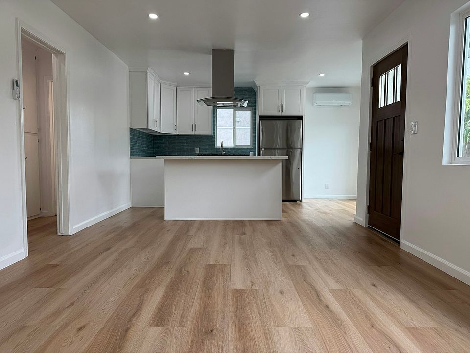 living room/kitchen alt view