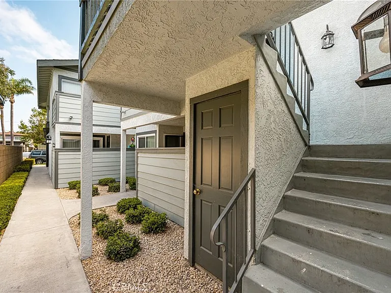 4032 Howard Ave — Photo 3