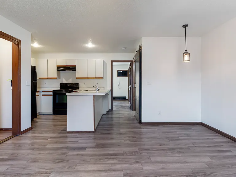 550 Braund St #3 — Photo 3